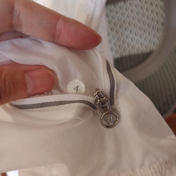 Lululemon jacket - Picture 6 of 8